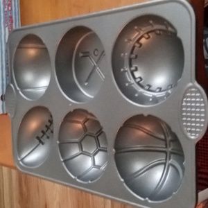 Nordic Ware All-Star Cast Aluminum Pan